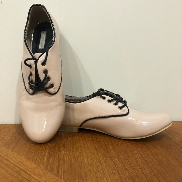 Patent cream shoes - Picture 2 of 3